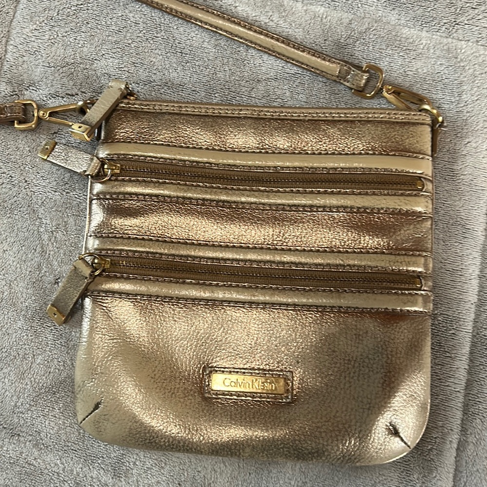 Calvin Klein Crossbody zippered purse small